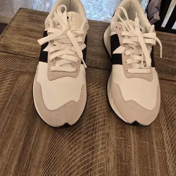 New Balance 237 - Picture 2 of 6